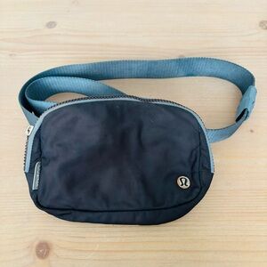 lululemon athletica Everywhere Belt Bag Navy Blue Unisex Fanny Pack Zipper